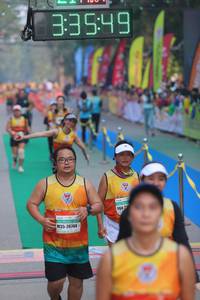 BIB: 33549, 26744
                            <button type="button" onclick="openModal(8199620)" class="btn btn-primary btn-sm float-right btn-popup" data-toggle="modal" data-target=".modal-high-quality">
                        <i class="fas fa-shopping-cart"></i> Add to Cart
                    </button>
                                            <button type="button" onclick="isThisMe(8199620, true)" class="btn btn-success btn-sm float-right btn-popup btn-isme hidden" data-toggle="tooltip" data-placement="bottom" title="นี่คือรูปของคุณใช่ไหม คลิกที่นี่เพื่อเอาเข้าอัลบั้ม">
                        <i class="fas fa-plus"></i> Add to album
                    </button>
                    <button type="button" onclick="isThisMe(8199620, false)" class="btn btn-warning btn-sm float-right btn-popup btn-isnotme hidden">
                        <i class="fas fa-ban"></i> Remove from album
                    </button>