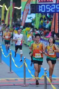 BIB: 0525, 10452, 11526
                            <button type="button" onclick="openModal(8876850)" class="btn btn-primary btn-sm float-right btn-popup" data-toggle="modal" data-target=".modal-high-quality">
                        <i class="fas fa-shopping-cart"></i> Add to Cart
                    </button>
                                            <button type="button" onclick="isThisMe(8876850, true)" class="btn btn-success btn-sm float-right btn-popup btn-isme hidden" data-toggle="tooltip" data-placement="bottom" title="นี่คือรูปของคุณใช่ไหม คลิกที่นี่เพื่อเอาเข้าอัลบั้ม">
                        <i class="fas fa-plus"></i> Add to album
                    </button>
                    <button type="button" onclick="isThisMe(8876850, false)" class="btn btn-warning btn-sm float-right btn-popup btn-isnotme hidden">
                        <i class="fas fa-ban"></i> Remove from album
                    </button>