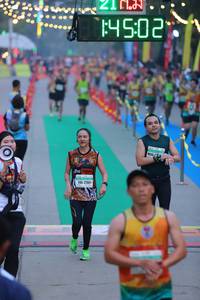 BIB: 4502, 27501
                            <button type="button" onclick="openModal(8892836)" class="btn btn-primary btn-sm float-right btn-popup" data-toggle="modal" data-target=".modal-high-quality">
                        <i class="fas fa-shopping-cart"></i> Add to Cart
                    </button>
                                            <button type="button" onclick="isThisMe(8892836, true)" class="btn btn-success btn-sm float-right btn-popup btn-isme hidden" data-toggle="tooltip" data-placement="bottom" title="นี่คือรูปของคุณใช่ไหม คลิกที่นี่เพื่อเอาเข้าอัลบั้ม">
                        <i class="fas fa-plus"></i> Add to album
                    </button>
                    <button type="button" onclick="isThisMe(8892836, false)" class="btn btn-warning btn-sm float-right btn-popup btn-isnotme hidden">
                        <i class="fas fa-ban"></i> Remove from album
                    </button>
