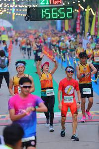 BIB: 211, 652, 264
                            <button type="button" onclick="openModal(8973673)" class="btn btn-primary btn-sm float-right btn-popup" data-toggle="modal" data-target=".modal-high-quality">
                        <i class="fas fa-shopping-cart"></i> Add to Cart
                    </button>
                                            <button type="button" onclick="isThisMe(8973673, true)" class="btn btn-success btn-sm float-right btn-popup btn-isme hidden" data-toggle="tooltip" data-placement="bottom" title="นี่คือรูปของคุณใช่ไหม คลิกที่นี่เพื่อเอาเข้าอัลบั้ม">
                        <i class="fas fa-plus"></i> Add to album
                    </button>
                    <button type="button" onclick="isThisMe(8973673, false)" class="btn btn-warning btn-sm float-right btn-popup btn-isnotme hidden">
                        <i class="fas fa-ban"></i> Remove from album
                    </button>
