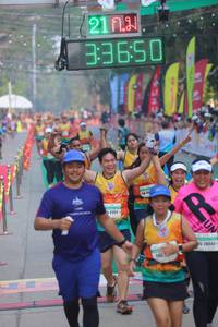 BIB: 33650, 21727, 528043, 145
                            <button type="button" onclick="openModal(8205032)" class="btn btn-primary btn-sm float-right btn-popup" data-toggle="modal" data-target=".modal-high-quality">
                        <i class="fas fa-shopping-cart"></i> Add to Cart
                    </button>
                                            <button type="button" onclick="isThisMe(8205032, true)" class="btn btn-success btn-sm float-right btn-popup btn-isme hidden" data-toggle="tooltip" data-placement="bottom" title="นี่คือรูปของคุณใช่ไหม คลิกที่นี่เพื่อเอาเข้าอัลบั้ม">
                        <i class="fas fa-plus"></i> Add to album
                    </button>
                    <button type="button" onclick="isThisMe(8205032, false)" class="btn btn-warning btn-sm float-right btn-popup btn-isnotme hidden">
                        <i class="fas fa-ban"></i> Remove from album
                    </button>