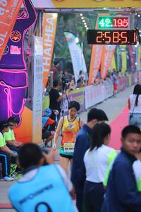 BIB: 42195, 2585, 1047
                            <button type="button" onclick="openModal(8867258)" class="btn btn-primary btn-sm float-right btn-popup" data-toggle="modal" data-target=".modal-high-quality">
                        <i class="fas fa-shopping-cart"></i> Add to Cart
                    </button>
                                            <button type="button" onclick="isThisMe(8867258, true)" class="btn btn-success btn-sm float-right btn-popup btn-isme hidden" data-toggle="tooltip" data-placement="bottom" title="นี่คือรูปของคุณใช่ไหม คลิกที่นี่เพื่อเอาเข้าอัลบั้ม">
                        <i class="fas fa-plus"></i> Add to album
                    </button>
                    <button type="button" onclick="isThisMe(8867258, false)" class="btn btn-warning btn-sm float-right btn-popup btn-isnotme hidden">
                        <i class="fas fa-ban"></i> Remove from album
                    </button>