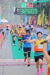 BIB: 132609, 2254
                            <button type="button" onclick="openModal(8161811)" class="btn btn-primary btn-sm float-right btn-popup" data-toggle="modal" data-target=".modal-high-quality">
                        <i class="fas fa-shopping-cart"></i> Add to Cart
                    </button>
                                            <button type="button" onclick="isThisMe(8161811, true)" class="btn btn-success btn-sm float-right btn-popup btn-isme hidden" data-toggle="tooltip" data-placement="bottom" title="นี่คือรูปของคุณใช่ไหม คลิกที่นี่เพื่อเอาเข้าอัลบั้ม">
                        <i class="fas fa-plus"></i> Add to album
                    </button>
                    <button type="button" onclick="isThisMe(8161811, false)" class="btn btn-warning btn-sm float-right btn-popup btn-isnotme hidden">
                        <i class="fas fa-ban"></i> Remove from album
                    </button>