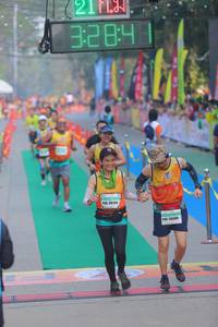 BIB: 3284, 20104, 20389
                            <button type="button" onclick="openModal(8174349)" class="btn btn-primary btn-sm float-right btn-popup" data-toggle="modal" data-target=".modal-high-quality">
                        <i class="fas fa-shopping-cart"></i> Add to Cart
                    </button>
                                            <button type="button" onclick="isThisMe(8174349, true)" class="btn btn-success btn-sm float-right btn-popup btn-isme hidden" data-toggle="tooltip" data-placement="bottom" title="นี่คือรูปของคุณใช่ไหม คลิกที่นี่เพื่อเอาเข้าอัลบั้ม">
                        <i class="fas fa-plus"></i> Add to album
                    </button>
                    <button type="button" onclick="isThisMe(8174349, false)" class="btn btn-warning btn-sm float-right btn-popup btn-isnotme hidden">
                        <i class="fas fa-ban"></i> Remove from album
                    </button>