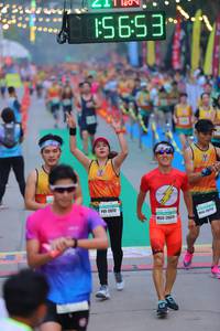 BIB: 653, 2572, 264
                            <button type="button" onclick="openModal(8973670)" class="btn btn-primary btn-sm float-right btn-popup" data-toggle="modal" data-target=".modal-high-quality">
                        <i class="fas fa-shopping-cart"></i> Add to Cart
                    </button>
                                            <button type="button" onclick="isThisMe(8973670, true)" class="btn btn-success btn-sm float-right btn-popup btn-isme hidden" data-toggle="tooltip" data-placement="bottom" title="นี่คือรูปของคุณใช่ไหม คลิกที่นี่เพื่อเอาเข้าอัลบั้ม">
                        <i class="fas fa-plus"></i> Add to album
                    </button>
                    <button type="button" onclick="isThisMe(8973670, false)" class="btn btn-warning btn-sm float-right btn-popup btn-isnotme hidden">
                        <i class="fas fa-ban"></i> Remove from album
                    </button>