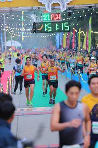 BIB: 211
                            <button type="button" onclick="openModal(8901687)" class="btn btn-primary btn-sm float-right btn-popup" data-toggle="modal" data-target=".modal-high-quality">
                        <i class="fas fa-shopping-cart"></i> Add to Cart
                    </button>
                                            <button type="button" onclick="isThisMe(8901687, true)" class="btn btn-success btn-sm float-right btn-popup btn-isme hidden" data-toggle="tooltip" data-placement="bottom" title="นี่คือรูปของคุณใช่ไหม คลิกที่นี่เพื่อเอาเข้าอัลบั้ม">
                        <i class="fas fa-plus"></i> Add to album
                    </button>
                    <button type="button" onclick="isThisMe(8901687, false)" class="btn btn-warning btn-sm float-right btn-popup btn-isnotme hidden">
                        <i class="fas fa-ban"></i> Remove from album
                    </button>