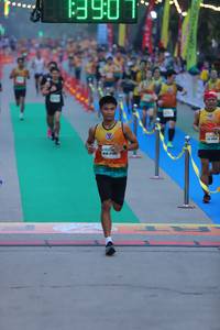 BIB: 061
                            <button type="button" onclick="openModal(8882736)" class="btn btn-primary btn-sm float-right btn-popup" data-toggle="modal" data-target=".modal-high-quality">
                        <i class="fas fa-shopping-cart"></i> Add to Cart
                    </button>
                                            <button type="button" onclick="isThisMe(8882736, true)" class="btn btn-success btn-sm float-right btn-popup btn-isme hidden" data-toggle="tooltip" data-placement="bottom" title="นี่คือรูปของคุณใช่ไหม คลิกที่นี่เพื่อเอาเข้าอัลบั้ม">
                        <i class="fas fa-plus"></i> Add to album
                    </button>
                    <button type="button" onclick="isThisMe(8882736, false)" class="btn btn-warning btn-sm float-right btn-popup btn-isnotme hidden">
                        <i class="fas fa-ban"></i> Remove from album
                    </button>