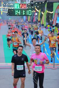 BIB: 410
                            <button type="button" onclick="openModal(8886823)" class="btn btn-primary btn-sm float-right btn-popup" data-toggle="modal" data-target=".modal-high-quality">
                        <i class="fas fa-shopping-cart"></i> Add to Cart
                    </button>
                                            <button type="button" onclick="isThisMe(8886823, true)" class="btn btn-success btn-sm float-right btn-popup btn-isme hidden" data-toggle="tooltip" data-placement="bottom" title="นี่คือรูปของคุณใช่ไหม คลิกที่นี่เพื่อเอาเข้าอัลบั้ม">
                        <i class="fas fa-plus"></i> Add to album
                    </button>
                    <button type="button" onclick="isThisMe(8886823, false)" class="btn btn-warning btn-sm float-right btn-popup btn-isnotme hidden">
                        <i class="fas fa-ban"></i> Remove from album
                    </button>