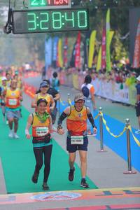 BIB: 32840, 20104, 28389
                            <button type="button" onclick="openModal(8174250)" class="btn btn-primary btn-sm float-right btn-popup" data-toggle="modal" data-target=".modal-high-quality">
                        <i class="fas fa-shopping-cart"></i> Add to Cart
                    </button>
                                            <button type="button" onclick="isThisMe(8174250, true)" class="btn btn-success btn-sm float-right btn-popup btn-isme hidden" data-toggle="tooltip" data-placement="bottom" title="นี่คือรูปของคุณใช่ไหม คลิกที่นี่เพื่อเอาเข้าอัลบั้ม">
                        <i class="fas fa-plus"></i> Add to album
                    </button>
                    <button type="button" onclick="isThisMe(8174250, false)" class="btn btn-warning btn-sm float-right btn-popup btn-isnotme hidden">
                        <i class="fas fa-ban"></i> Remove from album
                    </button>