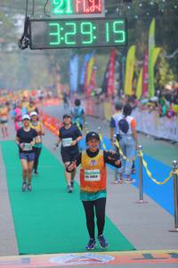 BIB: 211, 329, 20850
                            <button type="button" onclick="openModal(8176631)" class="btn btn-primary btn-sm float-right btn-popup" data-toggle="modal" data-target=".modal-high-quality">
                        <i class="fas fa-shopping-cart"></i> Add to Cart
                    </button>
                                            <button type="button" onclick="isThisMe(8176631, true)" class="btn btn-success btn-sm float-right btn-popup btn-isme hidden" data-toggle="tooltip" data-placement="bottom" title="นี่คือรูปของคุณใช่ไหม คลิกที่นี่เพื่อเอาเข้าอัลบั้ม">
                        <i class="fas fa-plus"></i> Add to album
                    </button>
                    <button type="button" onclick="isThisMe(8176631, false)" class="btn btn-warning btn-sm float-right btn-popup btn-isnotme hidden">
                        <i class="fas fa-ban"></i> Remove from album
                    </button>