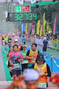 BIB: 32734, 2232, 026394, 125
                            <button type="button" onclick="openModal(8173136)" class="btn btn-primary btn-sm float-right btn-popup" data-toggle="modal" data-target=".modal-high-quality">
                        <i class="fas fa-shopping-cart"></i> Add to Cart
                    </button>
                                            <button type="button" onclick="isThisMe(8173136, true)" class="btn btn-success btn-sm float-right btn-popup btn-isme hidden" data-toggle="tooltip" data-placement="bottom" title="นี่คือรูปของคุณใช่ไหม คลิกที่นี่เพื่อเอาเข้าอัลบั้ม">
                        <i class="fas fa-plus"></i> Add to album
                    </button>
                    <button type="button" onclick="isThisMe(8173136, false)" class="btn btn-warning btn-sm float-right btn-popup btn-isnotme hidden">
                        <i class="fas fa-ban"></i> Remove from album
                    </button>