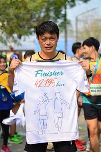 BIB: 42195, 201
                            <button type="button" onclick="openModal(7310783)" class="btn btn-primary btn-sm float-right btn-popup" data-toggle="modal" data-target=".modal-high-quality">
                        <i class="fas fa-shopping-cart"></i> Add to Cart
                    </button>
                                            <button type="button" onclick="isThisMe(7310783, true)" class="btn btn-success btn-sm float-right btn-popup btn-isme hidden" data-toggle="tooltip" data-placement="bottom" title="นี่คือรูปของคุณใช่ไหม คลิกที่นี่เพื่อเอาเข้าอัลบั้ม">
                        <i class="fas fa-plus"></i> Add to album
                    </button>
                    <button type="button" onclick="isThisMe(7310783, false)" class="btn btn-warning btn-sm float-right btn-popup btn-isnotme hidden">
                        <i class="fas fa-ban"></i> Remove from album
                    </button>