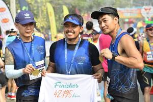 BIB: 8352, 42195
                            <button type="button" onclick="openModal(7674728)" class="btn btn-primary btn-sm float-right btn-popup" data-toggle="modal" data-target=".modal-high-quality">
                        <i class="fas fa-shopping-cart"></i> Add to Cart
                    </button>
                                            <button type="button" onclick="isThisMe(7674728, true)" class="btn btn-success btn-sm float-right btn-popup btn-isme hidden" data-toggle="tooltip" data-placement="bottom" title="นี่คือรูปของคุณใช่ไหม คลิกที่นี่เพื่อเอาเข้าอัลบั้ม">
                        <i class="fas fa-plus"></i> Add to album
                    </button>
                    <button type="button" onclick="isThisMe(7674728, false)" class="btn btn-warning btn-sm float-right btn-popup btn-isnotme hidden">
                        <i class="fas fa-ban"></i> Remove from album
                    </button>
