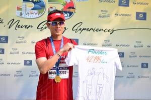 BIB: 42195, 1952, 2702
                            <button type="button" onclick="openModal(7314085)" class="btn btn-primary btn-sm float-right btn-popup" data-toggle="modal" data-target=".modal-high-quality">
                        <i class="fas fa-shopping-cart"></i> Add to Cart
                    </button>
                                            <button type="button" onclick="isThisMe(7314085, true)" class="btn btn-success btn-sm float-right btn-popup btn-isme hidden" data-toggle="tooltip" data-placement="bottom" title="นี่คือรูปของคุณใช่ไหม คลิกที่นี่เพื่อเอาเข้าอัลบั้ม">
                        <i class="fas fa-plus"></i> Add to album
                    </button>
                    <button type="button" onclick="isThisMe(7314085, false)" class="btn btn-warning btn-sm float-right btn-popup btn-isnotme hidden">
                        <i class="fas fa-ban"></i> Remove from album
                    </button>