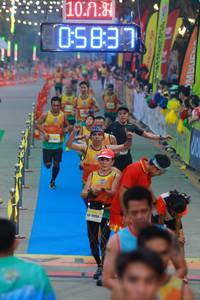 BIB: 1008, 0837
                            <button type="button" onclick="openModal(7411302)" class="btn btn-primary btn-sm float-right btn-popup" data-toggle="modal" data-target=".modal-high-quality">
                        <i class="fas fa-shopping-cart"></i> Add to Cart
                    </button>
                                            <button type="button" onclick="isThisMe(7411302, true)" class="btn btn-success btn-sm float-right btn-popup btn-isme hidden" data-toggle="tooltip" data-placement="bottom" title="นี่คือรูปของคุณใช่ไหม คลิกที่นี่เพื่อเอาเข้าอัลบั้ม">
                        <i class="fas fa-plus"></i> Add to album
                    </button>
                    <button type="button" onclick="isThisMe(7411302, false)" class="btn btn-warning btn-sm float-right btn-popup btn-isnotme hidden">
                        <i class="fas fa-ban"></i> Remove from album
                    </button>
