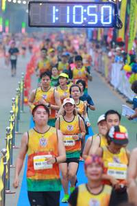 BIB: 1050, 11005
                            <button type="button" onclick="openModal(7446648)" class="btn btn-primary btn-sm float-right btn-popup" data-toggle="modal" data-target=".modal-high-quality">
                        <i class="fas fa-shopping-cart"></i> Add to Cart
                    </button>
                                            <button type="button" onclick="isThisMe(7446648, true)" class="btn btn-success btn-sm float-right btn-popup btn-isme hidden" data-toggle="tooltip" data-placement="bottom" title="นี่คือรูปของคุณใช่ไหม คลิกที่นี่เพื่อเอาเข้าอัลบั้ม">
                        <i class="fas fa-plus"></i> Add to album
                    </button>
                    <button type="button" onclick="isThisMe(7446648, false)" class="btn btn-warning btn-sm float-right btn-popup btn-isnotme hidden">
                        <i class="fas fa-ban"></i> Remove from album
                    </button>