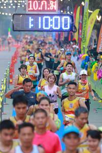 BIB: 1018, 1000
                            <button type="button" onclick="openModal(7442592)" class="btn btn-primary btn-sm float-right btn-popup" data-toggle="modal" data-target=".modal-high-quality">
                        <i class="fas fa-shopping-cart"></i> Add to Cart
                    </button>
                                            <button type="button" onclick="isThisMe(7442592, true)" class="btn btn-success btn-sm float-right btn-popup btn-isme hidden" data-toggle="tooltip" data-placement="bottom" title="นี่คือรูปของคุณใช่ไหม คลิกที่นี่เพื่อเอาเข้าอัลบั้ม">
                        <i class="fas fa-plus"></i> Add to album
                    </button>
                    <button type="button" onclick="isThisMe(7442592, false)" class="btn btn-warning btn-sm float-right btn-popup btn-isnotme hidden">
                        <i class="fas fa-ban"></i> Remove from album
                    </button>