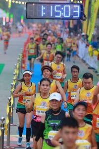BIB: 1503, 100
                            <button type="button" onclick="openModal(7697307)" class="btn btn-primary btn-sm float-right btn-popup" data-toggle="modal" data-target=".modal-high-quality">
                        <i class="fas fa-shopping-cart"></i> Add to Cart
                    </button>
                                            <button type="button" onclick="isThisMe(7697307, true)" class="btn btn-success btn-sm float-right btn-popup btn-isme hidden" data-toggle="tooltip" data-placement="bottom" title="นี่คือรูปของคุณใช่ไหม คลิกที่นี่เพื่อเอาเข้าอัลบั้ม">
                        <i class="fas fa-plus"></i> Add to album
                    </button>
                    <button type="button" onclick="isThisMe(7697307, false)" class="btn btn-warning btn-sm float-right btn-popup btn-isnotme hidden">
                        <i class="fas fa-ban"></i> Remove from album
                    </button>