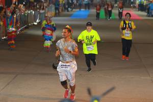 BIB: 42613
                            <button type="button" onclick="openModal(8366325)" class="btn btn-primary btn-sm float-right btn-popup" data-toggle="modal" data-target=".modal-high-quality">
                        <i class="fas fa-shopping-cart"></i> Add to Cart
                    </button>
                                            <button type="button" onclick="isThisMe(8366325, true)" class="btn btn-success btn-sm float-right btn-popup btn-isme hidden" data-toggle="tooltip" data-placement="bottom" title="นี่คือรูปของคุณใช่ไหม คลิกที่นี่เพื่อเอาเข้าอัลบั้ม">
                        <i class="fas fa-plus"></i> Add to album
                    </button>
                    <button type="button" onclick="isThisMe(8366325, false)" class="btn btn-warning btn-sm float-right btn-popup btn-isnotme hidden">
                        <i class="fas fa-ban"></i> Remove from album
                    </button>