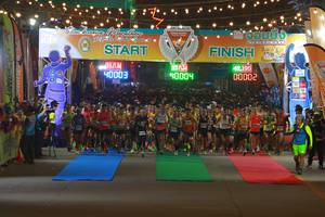 BIB: 42195, 40003, 0004, 00002
                            <button type="button" onclick="openModal(8344346)" class="btn btn-primary btn-sm float-right btn-popup" data-toggle="modal" data-target=".modal-high-quality">
                        <i class="fas fa-shopping-cart"></i> Add to Cart
                    </button>
                                            <button type="button" onclick="isThisMe(8344346, true)" class="btn btn-success btn-sm float-right btn-popup btn-isme hidden" data-toggle="tooltip" data-placement="bottom" title="นี่คือรูปของคุณใช่ไหม คลิกที่นี่เพื่อเอาเข้าอัลบั้ม">
                        <i class="fas fa-plus"></i> Add to album
                    </button>
                    <button type="button" onclick="isThisMe(8344346, false)" class="btn btn-warning btn-sm float-right btn-popup btn-isnotme hidden">
                        <i class="fas fa-ban"></i> Remove from album
                    </button>