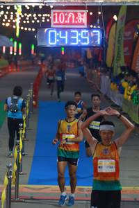 BIB: 1078, 04397, 3533
                            <button type="button" onclick="openModal(8445879)" class="btn btn-primary btn-sm float-right btn-popup" data-toggle="modal" data-target=".modal-high-quality">
                        <i class="fas fa-shopping-cart"></i> Add to Cart
                    </button>
                                            <button type="button" onclick="isThisMe(8445879, true)" class="btn btn-success btn-sm float-right btn-popup btn-isme hidden" data-toggle="tooltip" data-placement="bottom" title="นี่คือรูปของคุณใช่ไหม คลิกที่นี่เพื่อเอาเข้าอัลบั้ม">
                        <i class="fas fa-plus"></i> Add to album
                    </button>
                    <button type="button" onclick="isThisMe(8445879, false)" class="btn btn-warning btn-sm float-right btn-popup btn-isnotme hidden">
                        <i class="fas fa-ban"></i> Remove from album
                    </button>