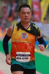 BIB: 42195, 42100
                            <button type="button" onclick="openModal(7378775)" class="btn btn-primary btn-sm float-right btn-popup" data-toggle="modal" data-target=".modal-high-quality">
                        <i class="fas fa-shopping-cart"></i> Add to Cart
                    </button>
                                            <button type="button" onclick="isThisMe(7378775, true)" class="btn btn-success btn-sm float-right btn-popup btn-isme hidden" data-toggle="tooltip" data-placement="bottom" title="นี่คือรูปของคุณใช่ไหม คลิกที่นี่เพื่อเอาเข้าอัลบั้ม">
                        <i class="fas fa-plus"></i> Add to album
                    </button>
                    <button type="button" onclick="isThisMe(7378775, false)" class="btn btn-warning btn-sm float-right btn-popup btn-isnotme hidden">
                        <i class="fas fa-ban"></i> Remove from album
                    </button>