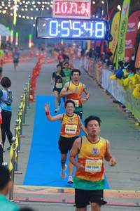 BIB: 1078, 0548, 15045
                            <button type="button" onclick="openModal(7401609)" class="btn btn-primary btn-sm float-right btn-popup" data-toggle="modal" data-target=".modal-high-quality">
                        <i class="fas fa-shopping-cart"></i> Add to Cart
                    </button>
                                            <button type="button" onclick="isThisMe(7401609, true)" class="btn btn-success btn-sm float-right btn-popup btn-isme hidden" data-toggle="tooltip" data-placement="bottom" title="นี่คือรูปของคุณใช่ไหม คลิกที่นี่เพื่อเอาเข้าอัลบั้ม">
                        <i class="fas fa-plus"></i> Add to album
                    </button>
                    <button type="button" onclick="isThisMe(7401609, false)" class="btn btn-warning btn-sm float-right btn-popup btn-isnotme hidden">
                        <i class="fas fa-ban"></i> Remove from album
                    </button>