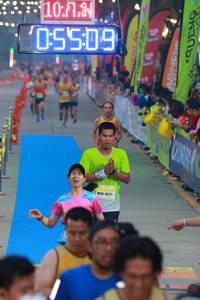 BIB: 1078, 1621
                            <button type="button" onclick="openModal(7400763)" class="btn btn-primary btn-sm float-right btn-popup" data-toggle="modal" data-target=".modal-high-quality">
                        <i class="fas fa-shopping-cart"></i> Add to Cart
                    </button>
                                            <button type="button" onclick="isThisMe(7400763, true)" class="btn btn-success btn-sm float-right btn-popup btn-isme hidden" data-toggle="tooltip" data-placement="bottom" title="นี่คือรูปของคุณใช่ไหม คลิกที่นี่เพื่อเอาเข้าอัลบั้ม">
                        <i class="fas fa-plus"></i> Add to album
                    </button>
                    <button type="button" onclick="isThisMe(7400763, false)" class="btn btn-warning btn-sm float-right btn-popup btn-isnotme hidden">
                        <i class="fas fa-ban"></i> Remove from album
                    </button>