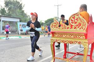 BIB: 904
                            <button type="button" onclick="openModal(8805096)" class="btn btn-primary btn-sm float-right btn-popup" data-toggle="modal" data-target=".modal-high-quality">
                        <i class="fas fa-shopping-cart"></i> Add to Cart
                    </button>
                                            <button type="button" onclick="isThisMe(8805096, true)" class="btn btn-success btn-sm float-right btn-popup btn-isme hidden" data-toggle="tooltip" data-placement="bottom" title="นี่คือรูปของคุณใช่ไหม คลิกที่นี่เพื่อเอาเข้าอัลบั้ม">
                        <i class="fas fa-plus"></i> Add to album
                    </button>
                    <button type="button" onclick="isThisMe(8805096, false)" class="btn btn-warning btn-sm float-right btn-popup btn-isnotme hidden">
                        <i class="fas fa-ban"></i> Remove from album
                    </button>