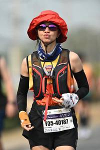 BIB: 42195, 40187
                            <button type="button" onclick="openModal(8502653)" class="btn btn-primary btn-sm float-right btn-popup" data-toggle="modal" data-target=".modal-high-quality">
                        <i class="fas fa-shopping-cart"></i> Add to Cart
                    </button>
                                            <button type="button" onclick="isThisMe(8502653, true)" class="btn btn-success btn-sm float-right btn-popup btn-isme hidden" data-toggle="tooltip" data-placement="bottom" title="นี่คือรูปของคุณใช่ไหม คลิกที่นี่เพื่อเอาเข้าอัลบั้ม">
                        <i class="fas fa-plus"></i> Add to album
                    </button>
                    <button type="button" onclick="isThisMe(8502653, false)" class="btn btn-warning btn-sm float-right btn-popup btn-isnotme hidden">
                        <i class="fas fa-ban"></i> Remove from album
                    </button>