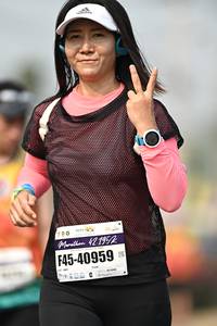 BIB: 100, 42195, 40959
                            <button type="button" onclick="openModal(8465589)" class="btn btn-primary btn-sm float-right btn-popup" data-toggle="modal" data-target=".modal-high-quality">
                        <i class="fas fa-shopping-cart"></i> Add to Cart
                    </button>
                                            <button type="button" onclick="isThisMe(8465589, true)" class="btn btn-success btn-sm float-right btn-popup btn-isme hidden" data-toggle="tooltip" data-placement="bottom" title="นี่คือรูปของคุณใช่ไหม คลิกที่นี่เพื่อเอาเข้าอัลบั้ม">
                        <i class="fas fa-plus"></i> Add to album
                    </button>
                    <button type="button" onclick="isThisMe(8465589, false)" class="btn btn-warning btn-sm float-right btn-popup btn-isnotme hidden">
                        <i class="fas fa-ban"></i> Remove from album
                    </button>