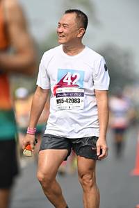 BIB: 42195, 42083
                            <button type="button" onclick="openModal(8478052)" class="btn btn-primary btn-sm float-right btn-popup" data-toggle="modal" data-target=".modal-high-quality">
                        <i class="fas fa-shopping-cart"></i> Add to Cart
                    </button>
                                            <button type="button" onclick="isThisMe(8478052, true)" class="btn btn-success btn-sm float-right btn-popup btn-isme hidden" data-toggle="tooltip" data-placement="bottom" title="นี่คือรูปของคุณใช่ไหม คลิกที่นี่เพื่อเอาเข้าอัลบั้ม">
                        <i class="fas fa-plus"></i> Add to album
                    </button>
                    <button type="button" onclick="isThisMe(8478052, false)" class="btn btn-warning btn-sm float-right btn-popup btn-isnotme hidden">
                        <i class="fas fa-ban"></i> Remove from album
                    </button>