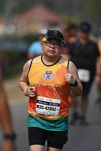 BIB: 42195, 42052
                            <button type="button" onclick="openModal(8502586)" class="btn btn-primary btn-sm float-right btn-popup" data-toggle="modal" data-target=".modal-high-quality">
                        <i class="fas fa-shopping-cart"></i> Add to Cart
                    </button>
                                            <button type="button" onclick="isThisMe(8502586, true)" class="btn btn-success btn-sm float-right btn-popup btn-isme hidden" data-toggle="tooltip" data-placement="bottom" title="นี่คือรูปของคุณใช่ไหม คลิกที่นี่เพื่อเอาเข้าอัลบั้ม">
                        <i class="fas fa-plus"></i> Add to album
                    </button>
                    <button type="button" onclick="isThisMe(8502586, false)" class="btn btn-warning btn-sm float-right btn-popup btn-isnotme hidden">
                        <i class="fas fa-ban"></i> Remove from album
                    </button>