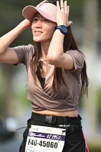 BIB: 42195, 45060
                            <button type="button" onclick="openModal(8473228)" class="btn btn-primary btn-sm float-right btn-popup" data-toggle="modal" data-target=".modal-high-quality">
                        <i class="fas fa-shopping-cart"></i> Add to Cart
                    </button>
                                            <button type="button" onclick="isThisMe(8473228, true)" class="btn btn-success btn-sm float-right btn-popup btn-isme hidden" data-toggle="tooltip" data-placement="bottom" title="นี่คือรูปของคุณใช่ไหม คลิกที่นี่เพื่อเอาเข้าอัลบั้ม">
                        <i class="fas fa-plus"></i> Add to album
                    </button>
                    <button type="button" onclick="isThisMe(8473228, false)" class="btn btn-warning btn-sm float-right btn-popup btn-isnotme hidden">
                        <i class="fas fa-ban"></i> Remove from album
                    </button>