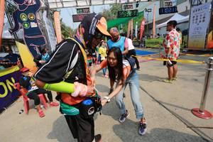 BIB: 2103, 42195, 100
                            <button type="button" onclick="openModal(10438444)" class="btn btn-primary btn-sm float-right btn-popup" data-toggle="modal" data-target=".modal-high-quality">
                        <i class="fas fa-shopping-cart"></i> Add to Cart
                    </button>
                                            <button type="button" onclick="isThisMe(10438444, true)" class="btn btn-success btn-sm float-right btn-popup btn-isme hidden" data-toggle="tooltip" data-placement="bottom" title="นี่คือรูปของคุณใช่ไหม คลิกที่นี่เพื่อเอาเข้าอัลบั้ม">
                        <i class="fas fa-plus"></i> Add to album
                    </button>
                    <button type="button" onclick="isThisMe(10438444, false)" class="btn btn-warning btn-sm float-right btn-popup btn-isnotme hidden">
                        <i class="fas fa-ban"></i> Remove from album
                    </button>