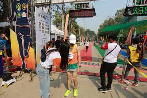 BIB: 42195, 0506
                            <button type="button" onclick="openModal(10438468)" class="btn btn-primary btn-sm float-right btn-popup" data-toggle="modal" data-target=".modal-high-quality">
                        <i class="fas fa-shopping-cart"></i> Add to Cart
                    </button>
                                            <button type="button" onclick="isThisMe(10438468, true)" class="btn btn-success btn-sm float-right btn-popup btn-isme hidden" data-toggle="tooltip" data-placement="bottom" title="นี่คือรูปของคุณใช่ไหม คลิกที่นี่เพื่อเอาเข้าอัลบั้ม">
                        <i class="fas fa-plus"></i> Add to album
                    </button>
                    <button type="button" onclick="isThisMe(10438468, false)" class="btn btn-warning btn-sm float-right btn-popup btn-isnotme hidden">
                        <i class="fas fa-ban"></i> Remove from album
                    </button>