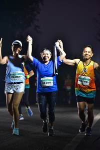 BIB: 20641, 27045, 27040
                            <button type="button" onclick="openModal(9005655)" class="btn btn-primary btn-sm float-right btn-popup" data-toggle="modal" data-target=".modal-high-quality">
                        <i class="fas fa-shopping-cart"></i> Add to Cart
                    </button>
                                            <button type="button" onclick="isThisMe(9005655, true)" class="btn btn-success btn-sm float-right btn-popup btn-isme hidden" data-toggle="tooltip" data-placement="bottom" title="นี่คือรูปของคุณใช่ไหม คลิกที่นี่เพื่อเอาเข้าอัลบั้ม">
                        <i class="fas fa-plus"></i> Add to album
                    </button>
                    <button type="button" onclick="isThisMe(9005655, false)" class="btn btn-warning btn-sm float-right btn-popup btn-isnotme hidden">
                        <i class="fas fa-ban"></i> Remove from album
                    </button>