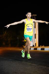 BIB: 4117
                            <button type="button" onclick="openModal(10160694)" class="btn btn-primary btn-sm float-right btn-popup" data-toggle="modal" data-target=".modal-high-quality">
                        <i class="fas fa-shopping-cart"></i> Add to Cart
                    </button>
                                            <button type="button" onclick="isThisMe(10160694, true)" class="btn btn-success btn-sm float-right btn-popup btn-isme hidden" data-toggle="tooltip" data-placement="bottom" title="นี่คือรูปของคุณใช่ไหม คลิกที่นี่เพื่อเอาเข้าอัลบั้ม">
                        <i class="fas fa-plus"></i> Add to album
                    </button>
                    <button type="button" onclick="isThisMe(10160694, false)" class="btn btn-warning btn-sm float-right btn-popup btn-isnotme hidden">
                        <i class="fas fa-ban"></i> Remove from album
                    </button>