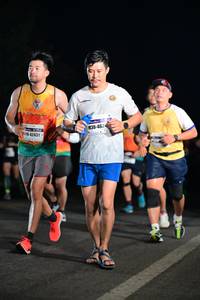 BIB: 462, 42431
                            <button type="button" onclick="openModal(7772464)" class="btn btn-primary btn-sm float-right btn-popup" data-toggle="modal" data-target=".modal-high-quality">
                        <i class="fas fa-shopping-cart"></i> Add to Cart
                    </button>
                                            <button type="button" onclick="isThisMe(7772464, true)" class="btn btn-success btn-sm float-right btn-popup btn-isme hidden" data-toggle="tooltip" data-placement="bottom" title="นี่คือรูปของคุณใช่ไหม คลิกที่นี่เพื่อเอาเข้าอัลบั้ม">
                        <i class="fas fa-plus"></i> Add to album
                    </button>
                    <button type="button" onclick="isThisMe(7772464, false)" class="btn btn-warning btn-sm float-right btn-popup btn-isnotme hidden">
                        <i class="fas fa-ban"></i> Remove from album
                    </button>