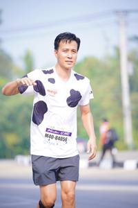 BIB: 84056
                            <button type="button" onclick="openModal(9506973)" class="btn btn-primary btn-sm float-right btn-popup" data-toggle="modal" data-target=".modal-high-quality">
                        <i class="fas fa-shopping-cart"></i> Add to Cart
                    </button>
                                            <button type="button" onclick="isThisMe(9506973, true)" class="btn btn-success btn-sm float-right btn-popup btn-isme hidden" data-toggle="tooltip" data-placement="bottom" title="นี่คือรูปของคุณใช่ไหม คลิกที่นี่เพื่อเอาเข้าอัลบั้ม">
                        <i class="fas fa-plus"></i> Add to album
                    </button>
                    <button type="button" onclick="isThisMe(9506973, false)" class="btn btn-warning btn-sm float-right btn-popup btn-isnotme hidden">
                        <i class="fas fa-ban"></i> Remove from album
                    </button>