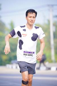 BIB: 84056
                            <button type="button" onclick="openModal(9506975)" class="btn btn-primary btn-sm float-right btn-popup" data-toggle="modal" data-target=".modal-high-quality">
                        <i class="fas fa-shopping-cart"></i> Add to Cart
                    </button>
                                            <button type="button" onclick="isThisMe(9506975, true)" class="btn btn-success btn-sm float-right btn-popup btn-isme hidden" data-toggle="tooltip" data-placement="bottom" title="นี่คือรูปของคุณใช่ไหม คลิกที่นี่เพื่อเอาเข้าอัลบั้ม">
                        <i class="fas fa-plus"></i> Add to album
                    </button>
                    <button type="button" onclick="isThisMe(9506975, false)" class="btn btn-warning btn-sm float-right btn-popup btn-isnotme hidden">
                        <i class="fas fa-ban"></i> Remove from album
                    </button>