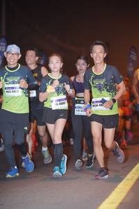 BIB: 47612, 48007, 480
                            <button type="button" onclick="openModal(9971005)" class="btn btn-primary btn-sm float-right btn-popup" data-toggle="modal" data-target=".modal-high-quality">
                        <i class="fas fa-shopping-cart"></i> Add to Cart
                    </button>
                                            <button type="button" onclick="isThisMe(9971005, true)" class="btn btn-success btn-sm float-right btn-popup btn-isme hidden" data-toggle="tooltip" data-placement="bottom" title="นี่คือรูปของคุณใช่ไหม คลิกที่นี่เพื่อเอาเข้าอัลบั้ม">
                        <i class="fas fa-plus"></i> Add to album
                    </button>
                    <button type="button" onclick="isThisMe(9971005, false)" class="btn btn-warning btn-sm float-right btn-popup btn-isnotme hidden">
                        <i class="fas fa-ban"></i> Remove from album
                    </button>