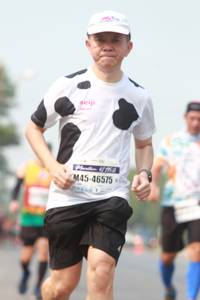 BIB: 46575
                            <button type="button" onclick="openModal(9168777)" class="btn btn-primary btn-sm float-right btn-popup" data-toggle="modal" data-target=".modal-high-quality">
                        <i class="fas fa-shopping-cart"></i> Add to Cart
                    </button>
                                            <button type="button" onclick="isThisMe(9168777, true)" class="btn btn-success btn-sm float-right btn-popup btn-isme hidden" data-toggle="tooltip" data-placement="bottom" title="นี่คือรูปของคุณใช่ไหม คลิกที่นี่เพื่อเอาเข้าอัลบั้ม">
                        <i class="fas fa-plus"></i> Add to album
                    </button>
                    <button type="button" onclick="isThisMe(9168777, false)" class="btn btn-warning btn-sm float-right btn-popup btn-isnotme hidden">
                        <i class="fas fa-ban"></i> Remove from album
                    </button>