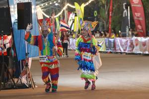 BIB: 154, 081
                            <button type="button" onclick="openModal(10008358)" class="btn btn-primary btn-sm float-right btn-popup" data-toggle="modal" data-target=".modal-high-quality">
                        <i class="fas fa-shopping-cart"></i> Add to Cart
                    </button>
                                            <button type="button" onclick="isThisMe(10008358, true)" class="btn btn-success btn-sm float-right btn-popup btn-isme hidden" data-toggle="tooltip" data-placement="bottom" title="นี่คือรูปของคุณใช่ไหม คลิกที่นี่เพื่อเอาเข้าอัลบั้ม">
                        <i class="fas fa-plus"></i> Add to album
                    </button>
                    <button type="button" onclick="isThisMe(10008358, false)" class="btn btn-warning btn-sm float-right btn-popup btn-isnotme hidden">
                        <i class="fas fa-ban"></i> Remove from album
                    </button>