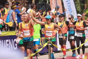 BIB: 45064, 46260
                            <button type="button" onclick="openModal(9379181)" class="btn btn-primary btn-sm float-right btn-popup" data-toggle="modal" data-target=".modal-high-quality">
                        <i class="fas fa-shopping-cart"></i> Add to Cart
                    </button>
                                            <button type="button" onclick="isThisMe(9379181, true)" class="btn btn-success btn-sm float-right btn-popup btn-isme hidden" data-toggle="tooltip" data-placement="bottom" title="นี่คือรูปของคุณใช่ไหม คลิกที่นี่เพื่อเอาเข้าอัลบั้ม">
                        <i class="fas fa-plus"></i> Add to album
                    </button>
                    <button type="button" onclick="isThisMe(9379181, false)" class="btn btn-warning btn-sm float-right btn-popup btn-isnotme hidden">
                        <i class="fas fa-ban"></i> Remove from album
                    </button>