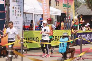 BIB: 18160
                            <button type="button" onclick="openModal(9378972)" class="btn btn-primary btn-sm float-right btn-popup" data-toggle="modal" data-target=".modal-high-quality">
                        <i class="fas fa-shopping-cart"></i> Add to Cart
                    </button>
                                            <button type="button" onclick="isThisMe(9378972, true)" class="btn btn-success btn-sm float-right btn-popup btn-isme hidden" data-toggle="tooltip" data-placement="bottom" title="นี่คือรูปของคุณใช่ไหม คลิกที่นี่เพื่อเอาเข้าอัลบั้ม">
                        <i class="fas fa-plus"></i> Add to album
                    </button>
                    <button type="button" onclick="isThisMe(9378972, false)" class="btn btn-warning btn-sm float-right btn-popup btn-isnotme hidden">
                        <i class="fas fa-ban"></i> Remove from album
                    </button>