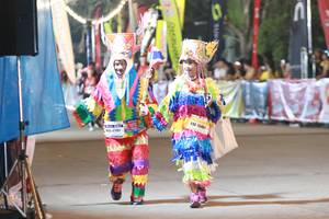 BIB: 15461, 47081
                            <button type="button" onclick="openModal(10260671)" class="btn btn-primary btn-sm float-right btn-popup" data-toggle="modal" data-target=".modal-high-quality">
                        <i class="fas fa-shopping-cart"></i> Add to Cart
                    </button>
                                            <button type="button" onclick="isThisMe(10260671, true)" class="btn btn-success btn-sm float-right btn-popup btn-isme hidden" data-toggle="tooltip" data-placement="bottom" title="นี่คือรูปของคุณใช่ไหม คลิกที่นี่เพื่อเอาเข้าอัลบั้ม">
                        <i class="fas fa-plus"></i> Add to album
                    </button>
                    <button type="button" onclick="isThisMe(10260671, false)" class="btn btn-warning btn-sm float-right btn-popup btn-isnotme hidden">
                        <i class="fas fa-ban"></i> Remove from album
                    </button>