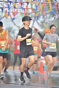 BIB: 106, 1030
                            <button type="button" onclick="openModal(7624267)" class="btn btn-primary btn-sm float-right btn-popup" data-toggle="modal" data-target=".modal-high-quality">
                        <i class="fas fa-shopping-cart"></i> Add to Cart
                    </button>
                                            <button type="button" onclick="isThisMe(7624267, true)" class="btn btn-success btn-sm float-right btn-popup btn-isme hidden" data-toggle="tooltip" data-placement="bottom" title="นี่คือรูปของคุณใช่ไหม คลิกที่นี่เพื่อเอาเข้าอัลบั้ม">
                        <i class="fas fa-plus"></i> Add to album
                    </button>
                    <button type="button" onclick="isThisMe(7624267, false)" class="btn btn-warning btn-sm float-right btn-popup btn-isnotme hidden">
                        <i class="fas fa-ban"></i> Remove from album
                    </button>