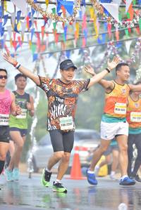 BIB: 414, 225
                            <button type="button" onclick="openModal(7654089)" class="btn btn-primary btn-sm float-right btn-popup" data-toggle="modal" data-target=".modal-high-quality">
                        <i class="fas fa-shopping-cart"></i> Add to Cart
                    </button>
                                            <button type="button" onclick="isThisMe(7654089, true)" class="btn btn-success btn-sm float-right btn-popup btn-isme hidden" data-toggle="tooltip" data-placement="bottom" title="นี่คือรูปของคุณใช่ไหม คลิกที่นี่เพื่อเอาเข้าอัลบั้ม">
                        <i class="fas fa-plus"></i> Add to album
                    </button>
                    <button type="button" onclick="isThisMe(7654089, false)" class="btn btn-warning btn-sm float-right btn-popup btn-isnotme hidden">
                        <i class="fas fa-ban"></i> Remove from album
                    </button>