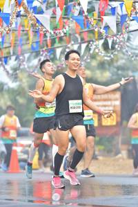 BIB: 211
                            <button type="button" onclick="openModal(7651175)" class="btn btn-primary btn-sm float-right btn-popup" data-toggle="modal" data-target=".modal-high-quality">
                        <i class="fas fa-shopping-cart"></i> Add to Cart
                    </button>
                                            <button type="button" onclick="isThisMe(7651175, true)" class="btn btn-success btn-sm float-right btn-popup btn-isme hidden" data-toggle="tooltip" data-placement="bottom" title="นี่คือรูปของคุณใช่ไหม คลิกที่นี่เพื่อเอาเข้าอัลบั้ม">
                        <i class="fas fa-plus"></i> Add to album
                    </button>
                    <button type="button" onclick="isThisMe(7651175, false)" class="btn btn-warning btn-sm float-right btn-popup btn-isnotme hidden">
                        <i class="fas fa-ban"></i> Remove from album
                    </button>